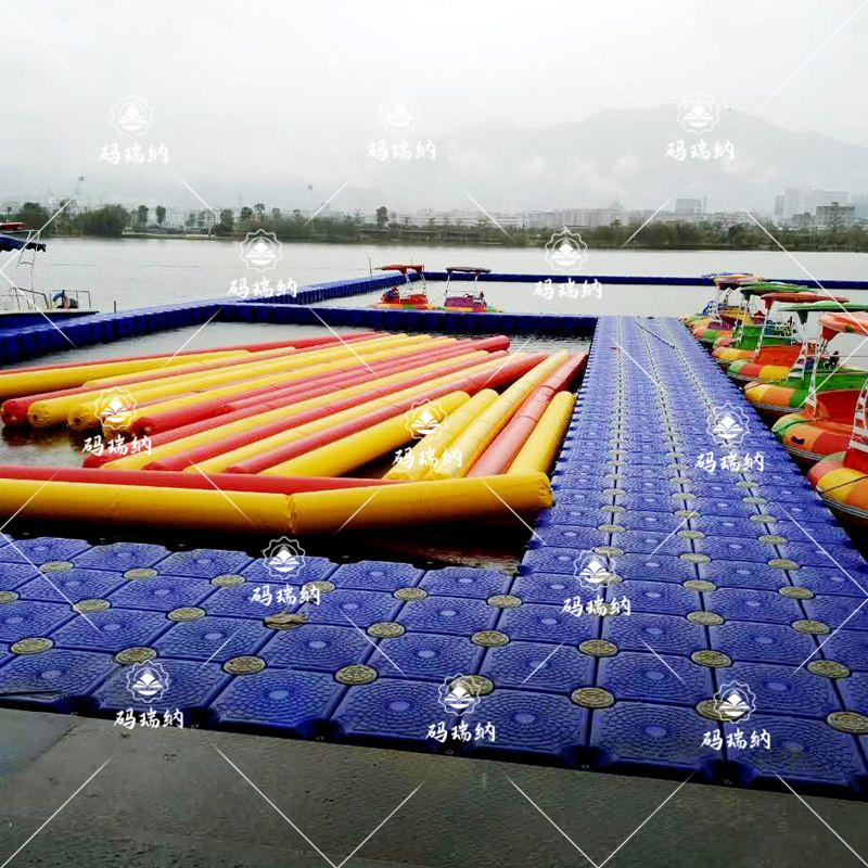 清遠飛來湖公園碰碰船浮筒